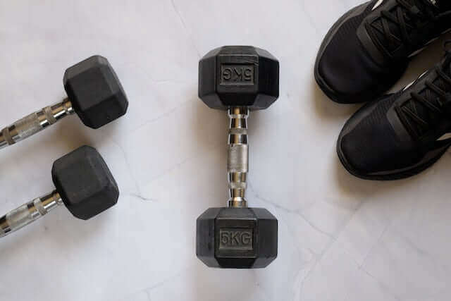 7 oefeningen met Hexagon dumbbells (zonder bankje)